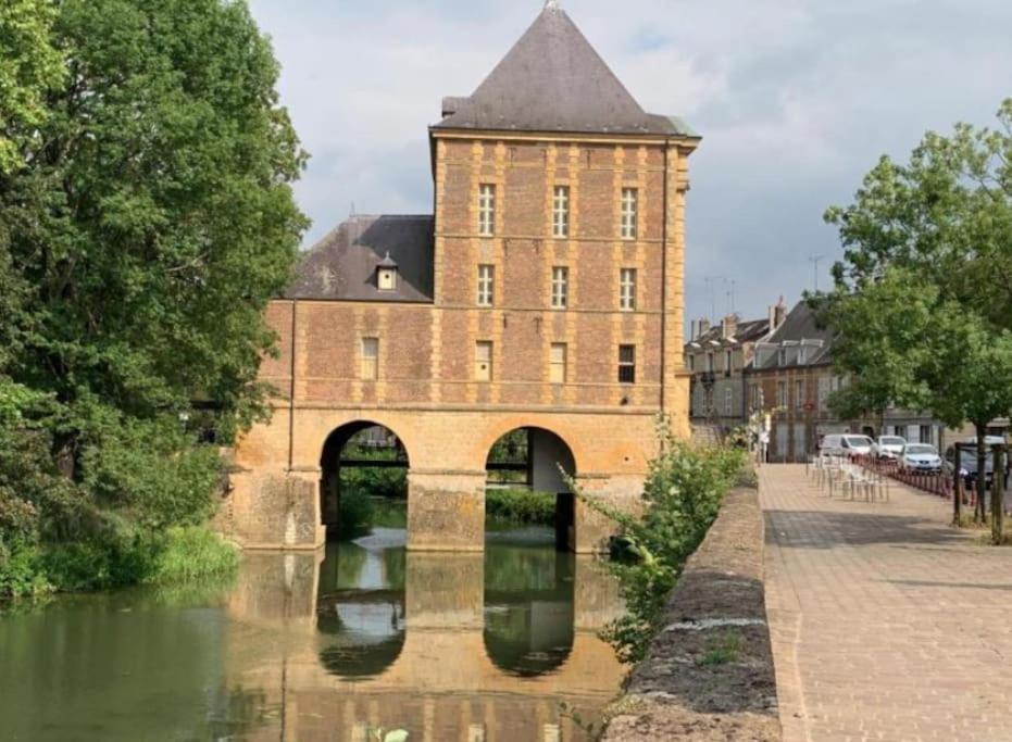 Le Petit Ardennais ชาร์เลอวิลล์-เมซิแยร์ ภายนอก รูปภาพ