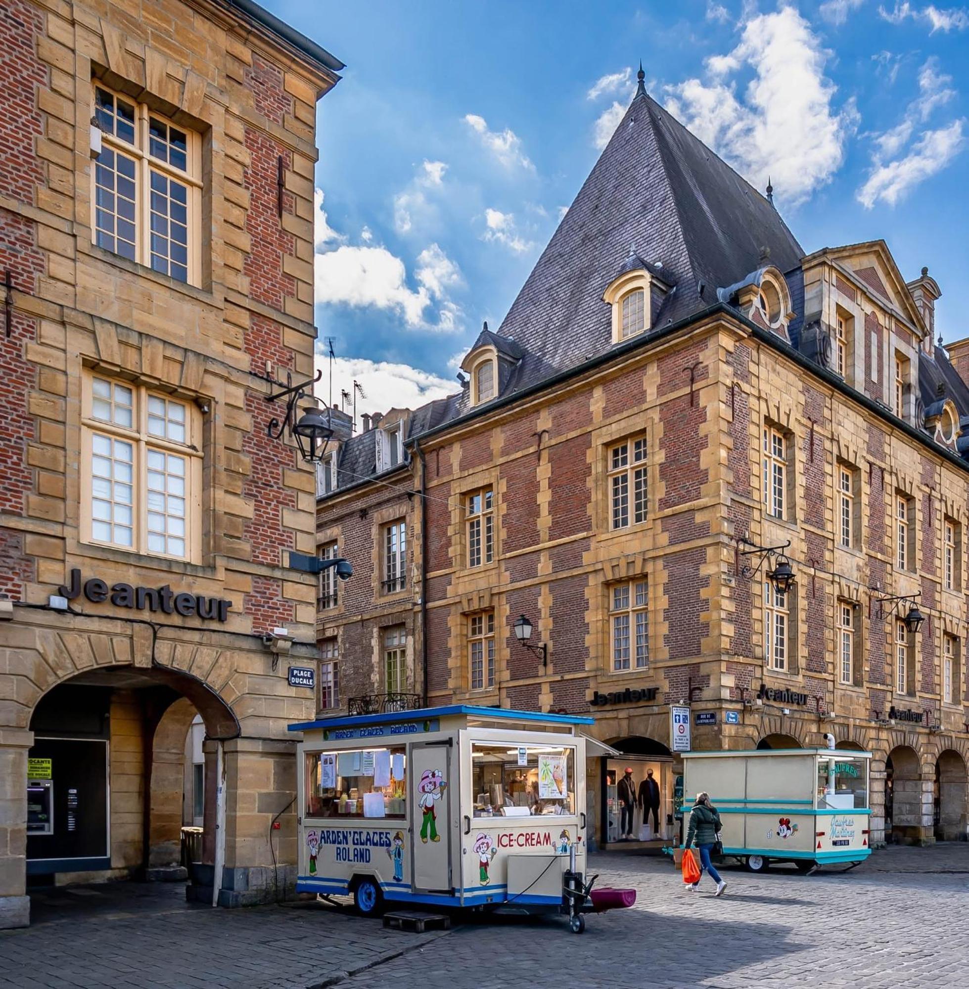 Le Petit Ardennais ชาร์เลอวิลล์-เมซิแยร์ ภายนอก รูปภาพ