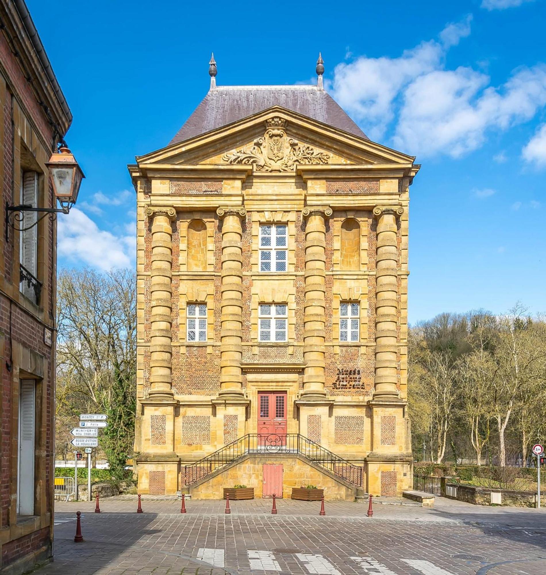Le Petit Ardennais ชาร์เลอวิลล์-เมซิแยร์ ภายนอก รูปภาพ