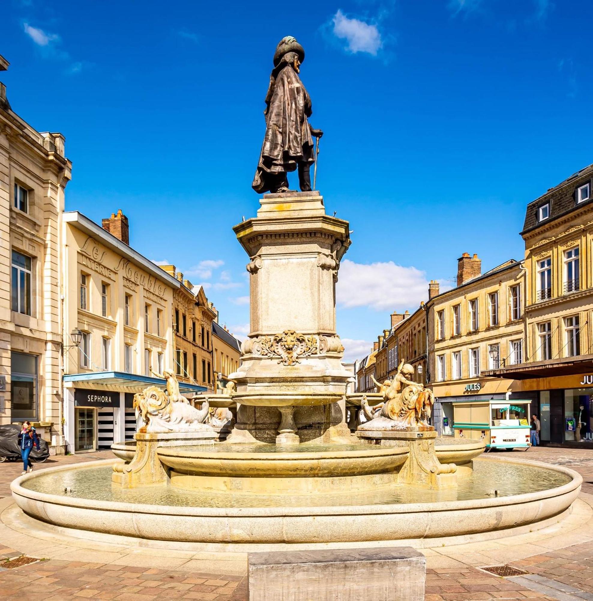 Le Petit Ardennais ชาร์เลอวิลล์-เมซิแยร์ ภายนอก รูปภาพ