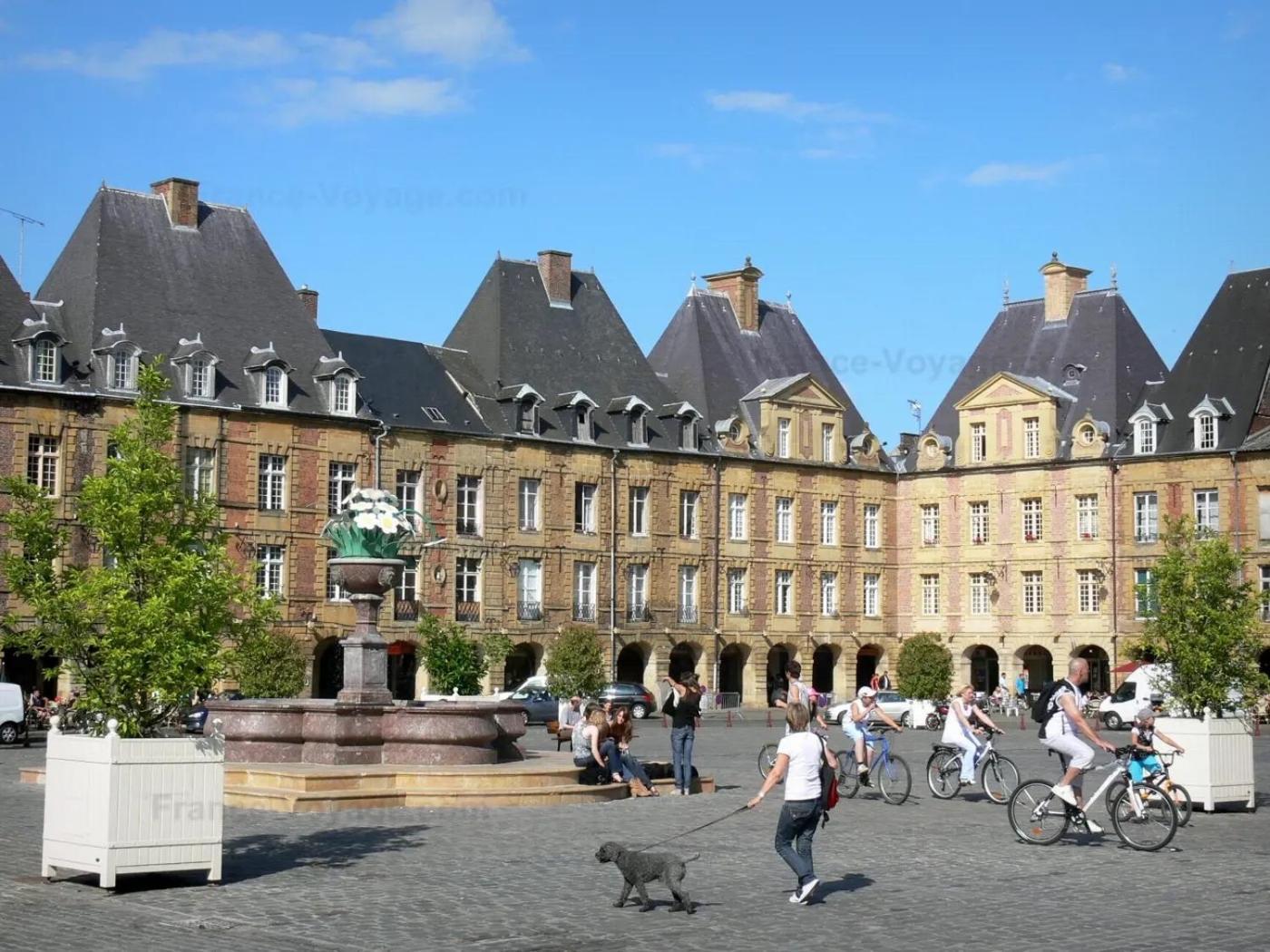 Le Petit Ardennais ชาร์เลอวิลล์-เมซิแยร์ ภายนอก รูปภาพ