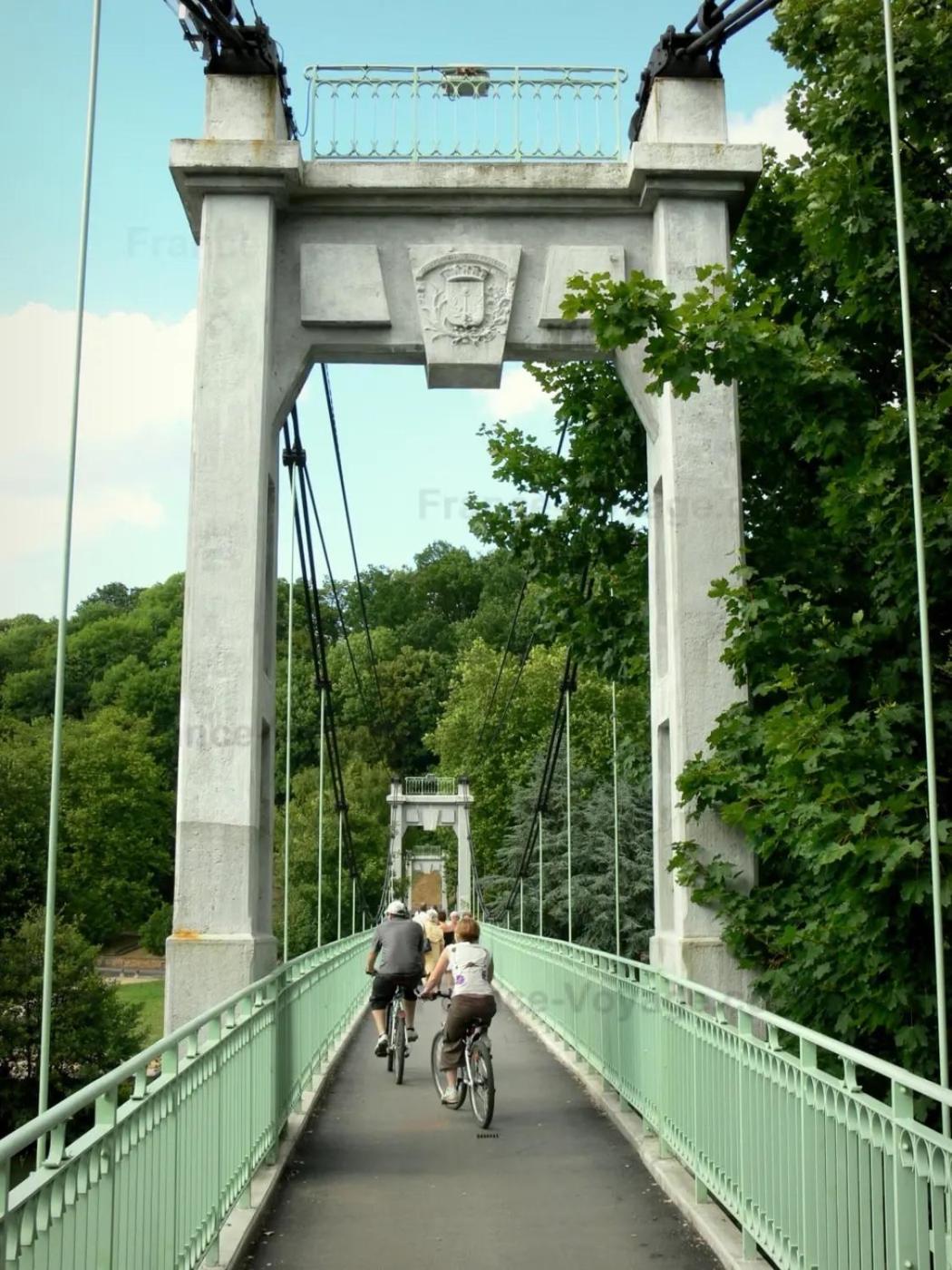 Le Petit Ardennais ชาร์เลอวิลล์-เมซิแยร์ ภายนอก รูปภาพ