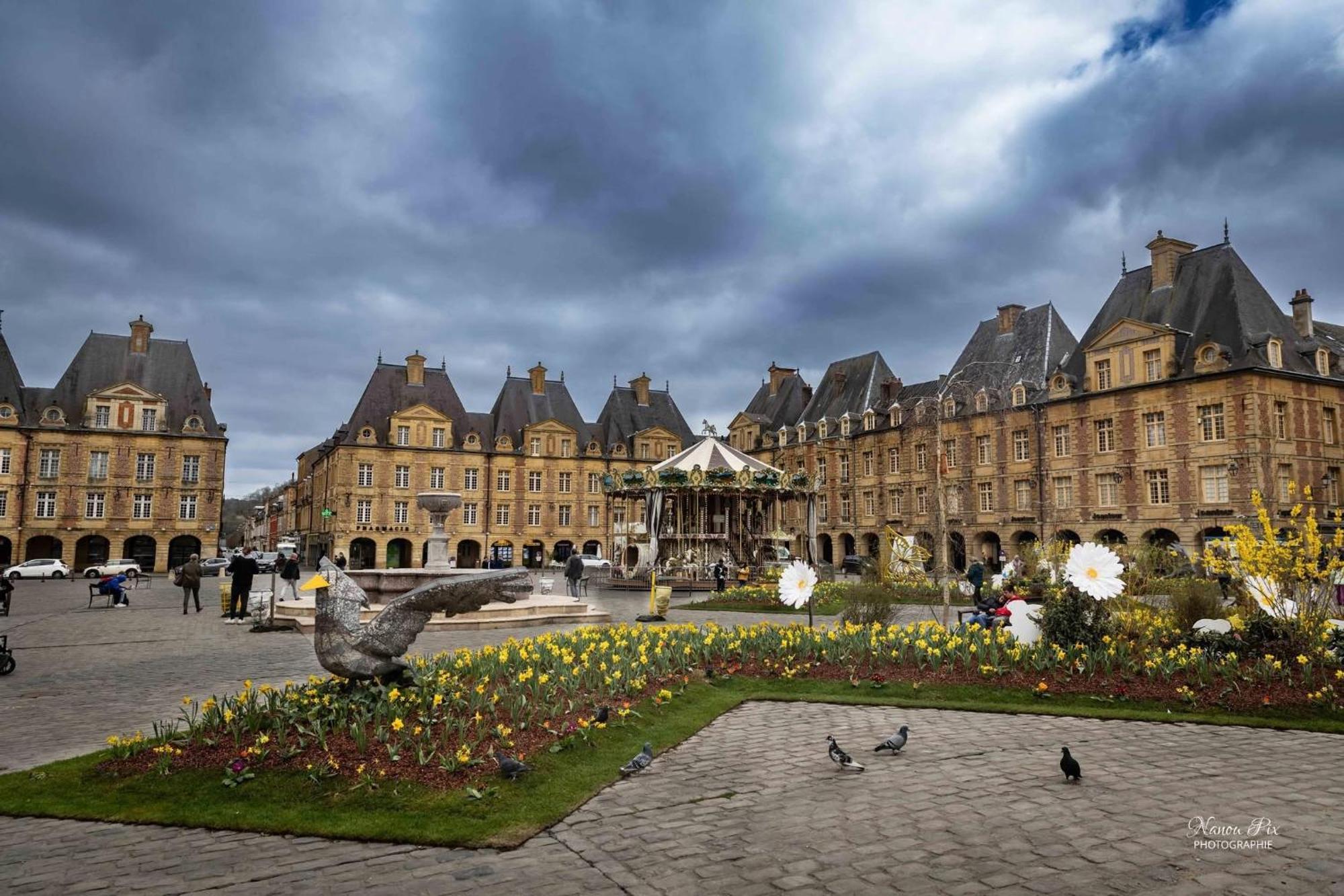 Le Petit Ardennais ชาร์เลอวิลล์-เมซิแยร์ ภายนอก รูปภาพ