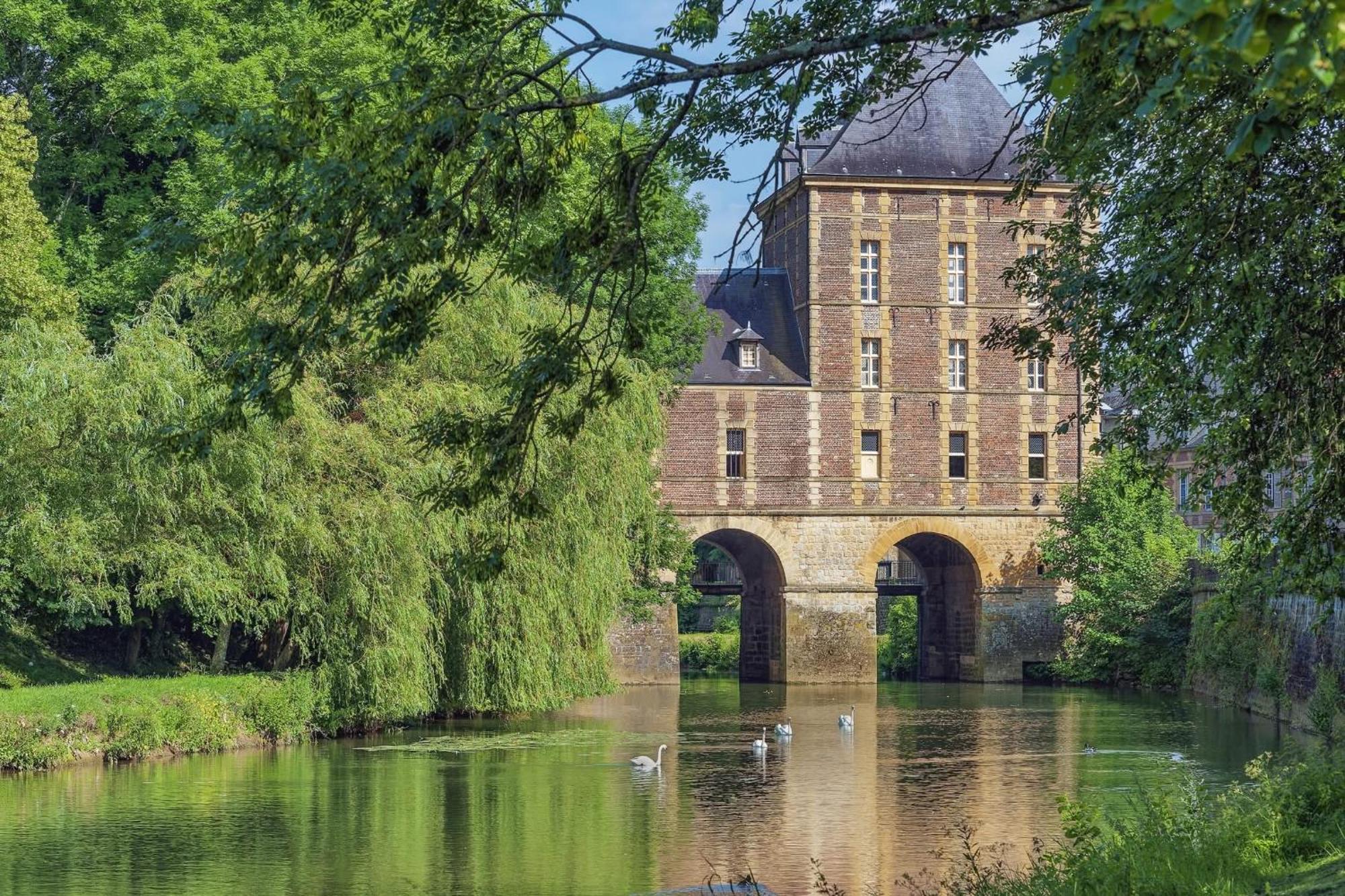 Le Petit Ardennais ชาร์เลอวิลล์-เมซิแยร์ ภายนอก รูปภาพ